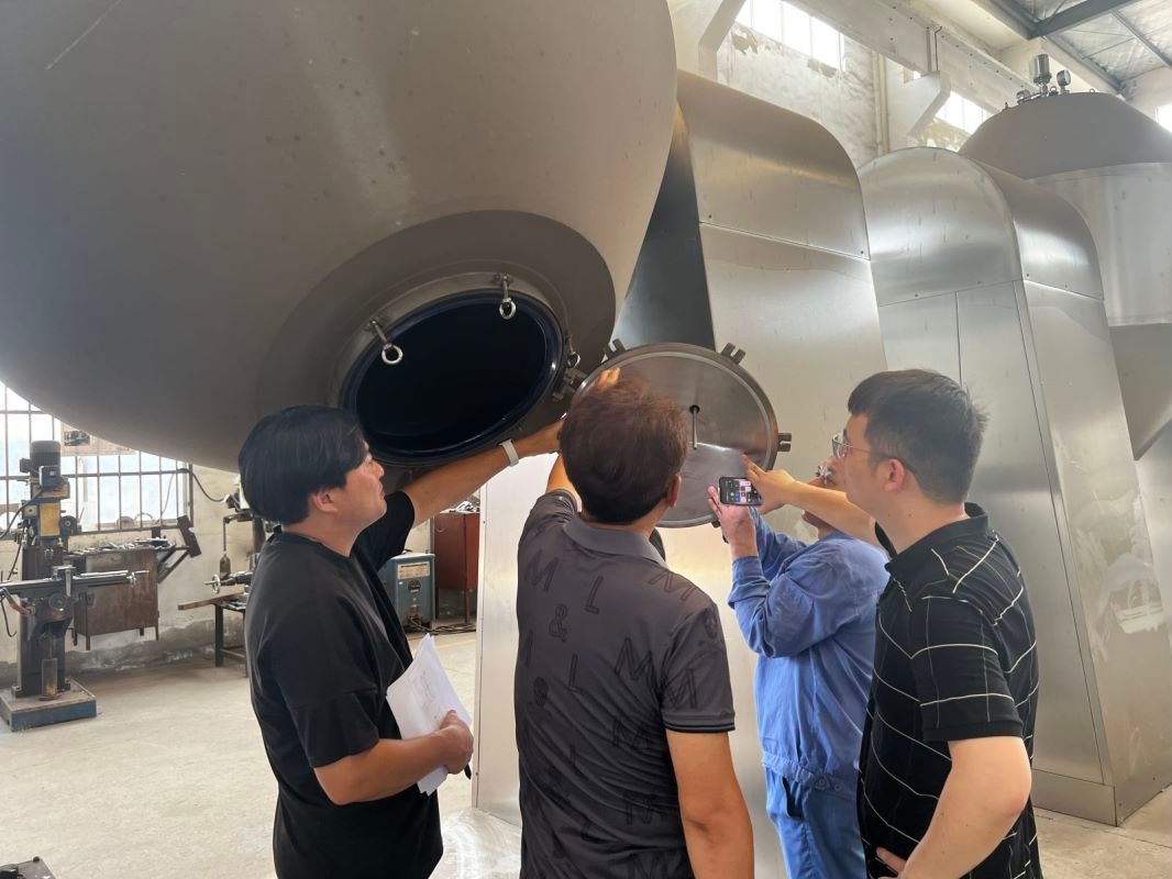 Mechanical assembly and system connections on a double cone vacuum dryer