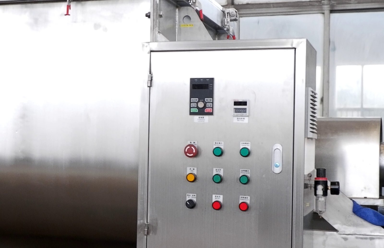 IP65 control cabinet with push buttons