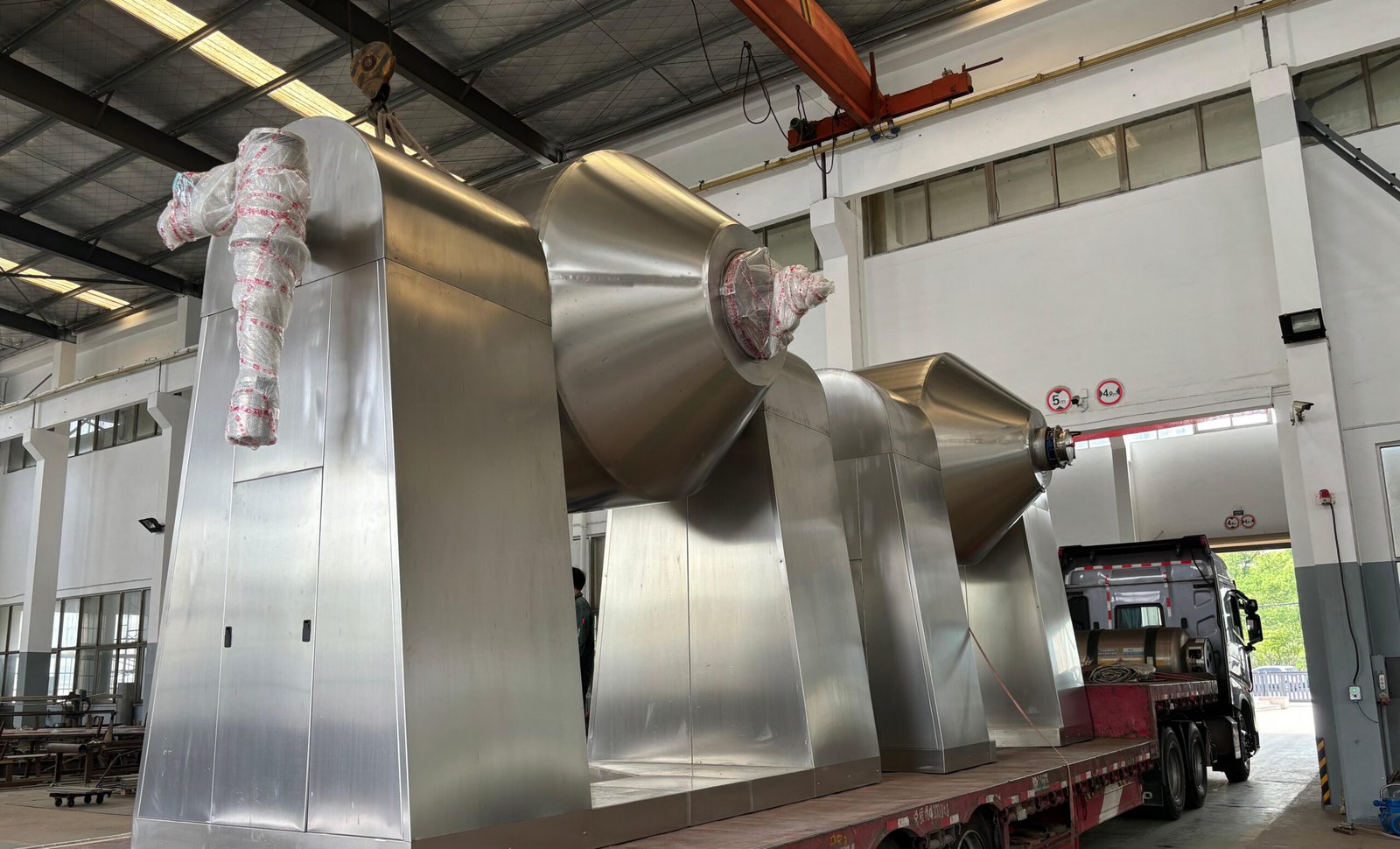 Illustrative packing arrangement for a double cone vacuum dryer