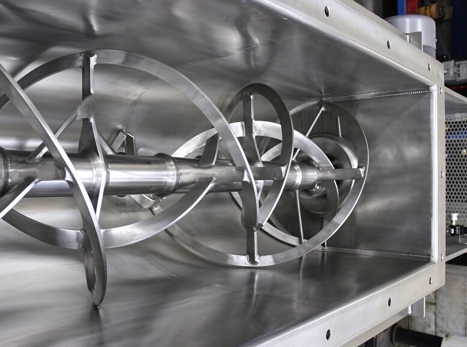 Stainless steel 316L interior of the blender