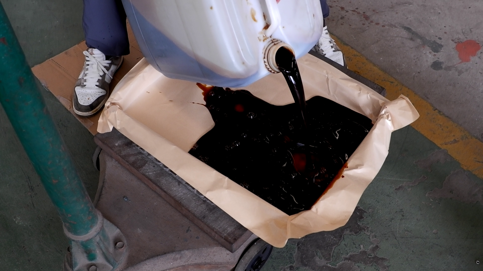 Sticky paste material in tray
